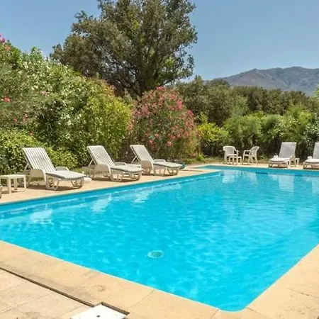 Villa Sleeps 6 Pool Wifi