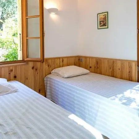 Sleeps 6 Pool Wifi Villa